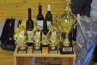 Připravené ceny pro všechny vypsané kategorie, včetně putovního poháru pro hlavní soutěž mužů
